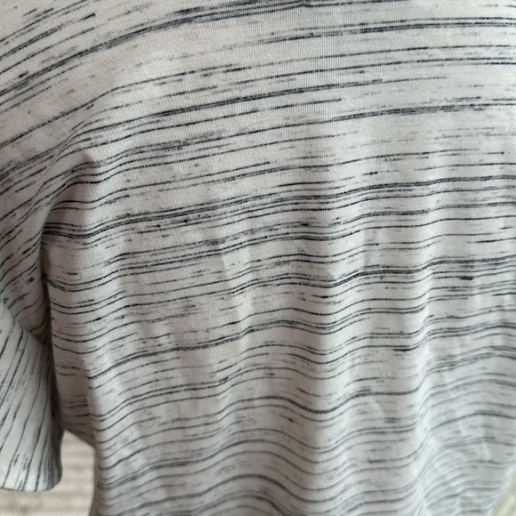 Cute ruffled sleeve top - Picture 7 of 7